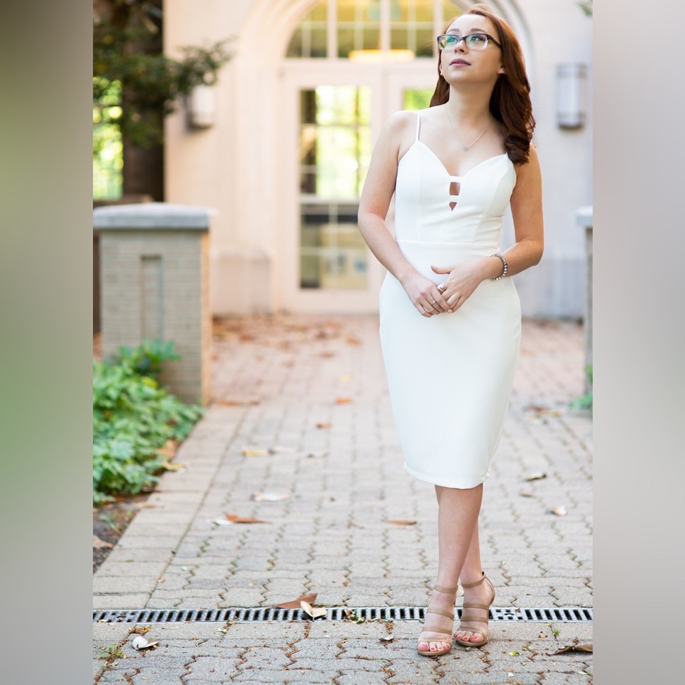 Juniors white sleeveless dress